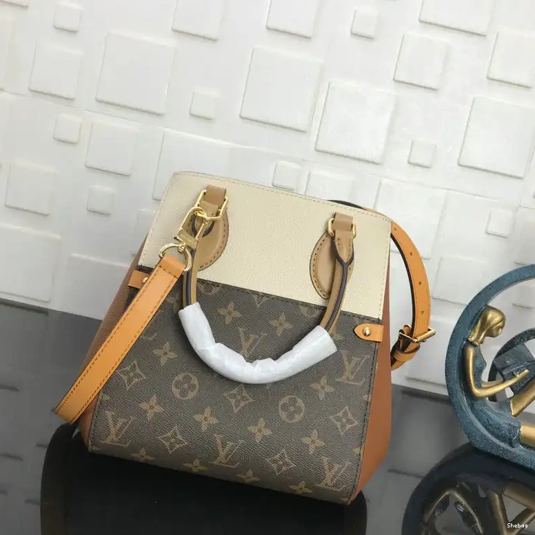 Bags 2104DJ0064 LV 0821